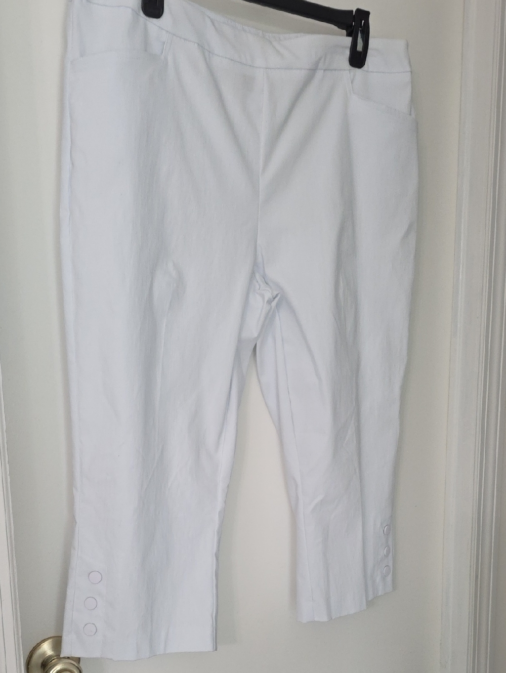 White Crop NWT Pants with Button Detail